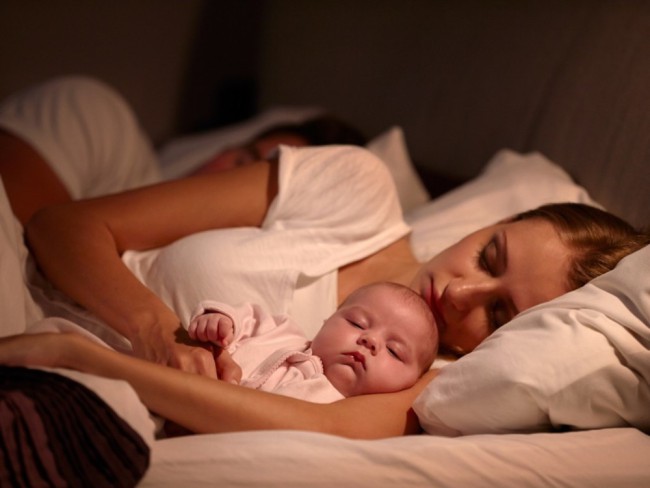 Мама втомилася: як нарешті виспатися, якщо у вас на руках немовля