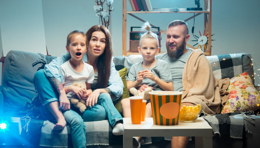 Вечір попкорну та кіно: як зробити його веселою сімейною традицією