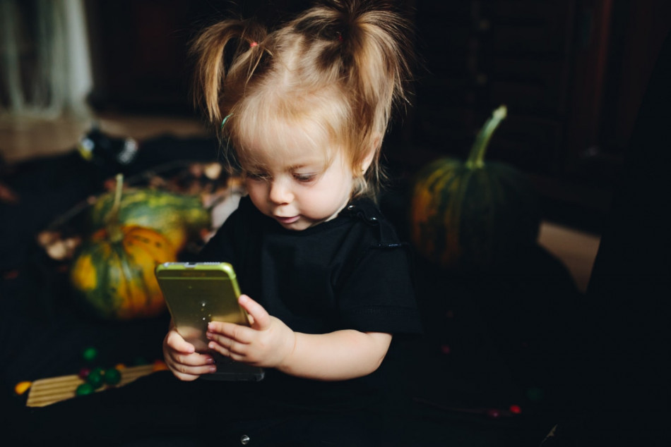 Визначення оптимального віку, з якого дитині можна користуватися смартфоном
