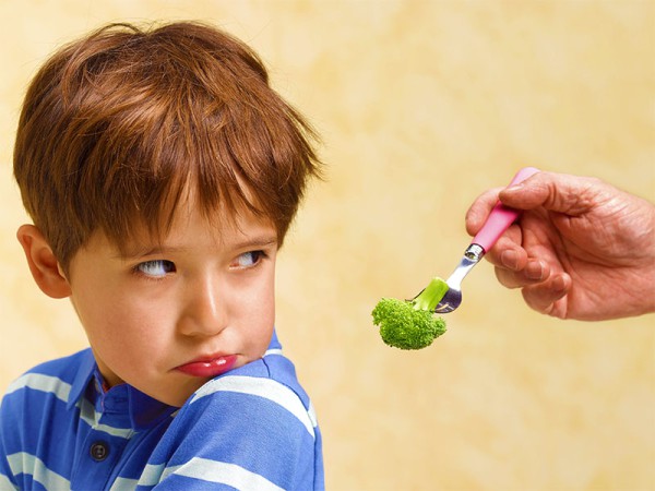 Вчені назвали простий спосіб переконати дітей їсти більше овочів