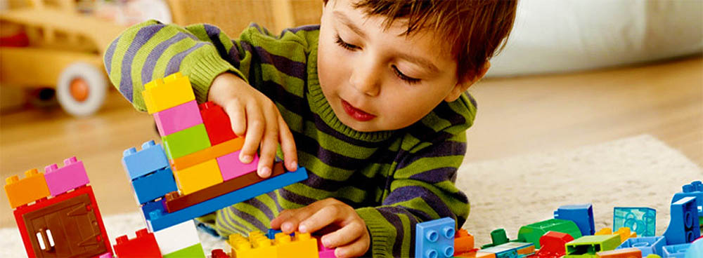 Заохочення творчості та уяви у дітей через гру з LEGO DUPLO