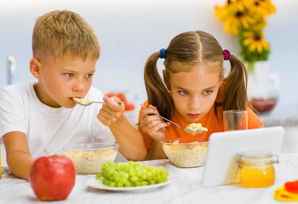 5 звичок батьків, які псують здоров'я дітям – 2